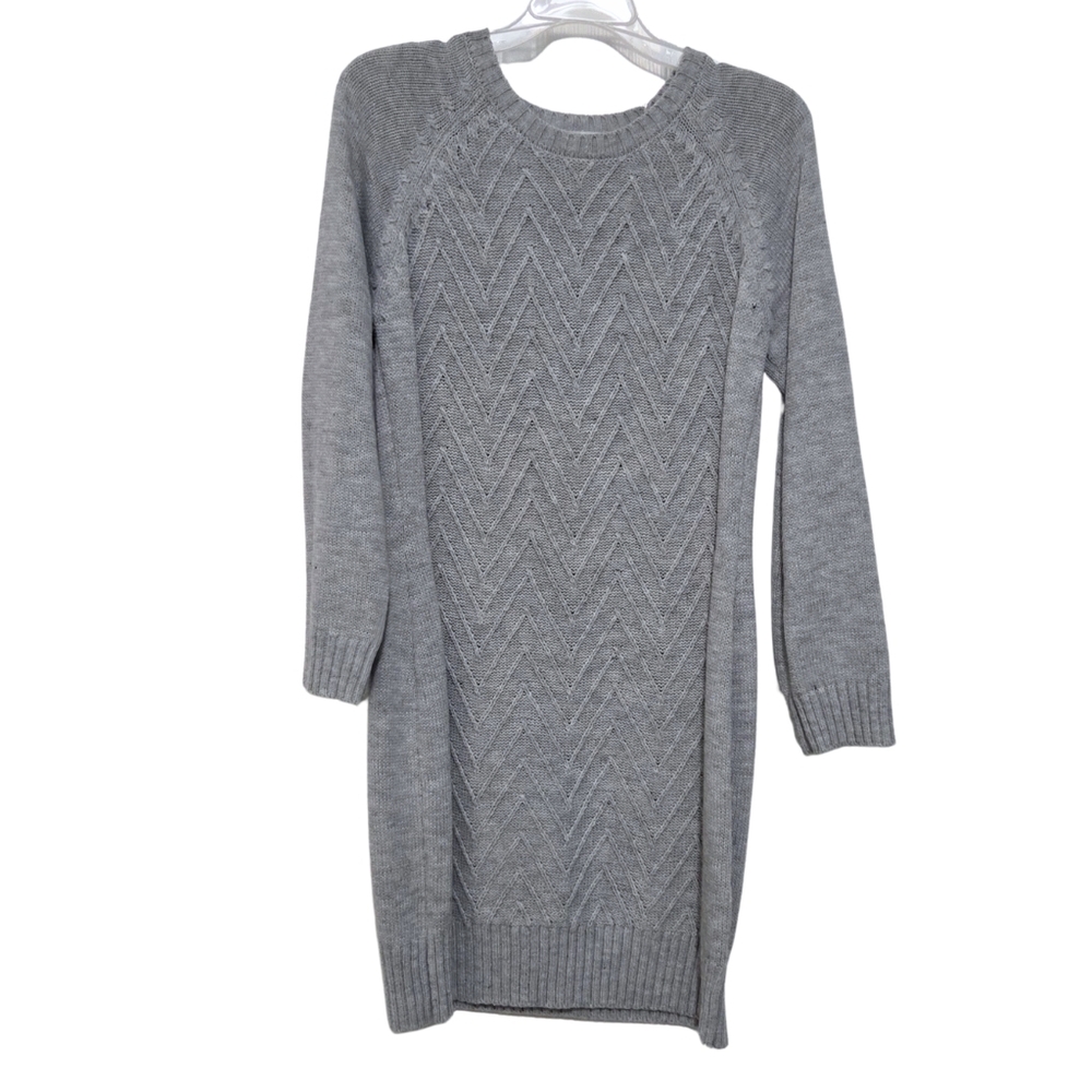 Francesca's Collections Gray Chevron Long Sleeve Dress